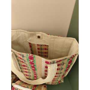 Bolso Tote Cuadrado de Algodón Reciclado, Color Beige, con Bordado Floral, Ecológico, Acolchado, con Cierre Magnético, para Uso Promocional - Product Image 2