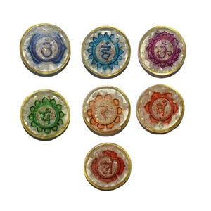 Jeu de disques gravés en sélénite 7 chakras pour la guérison des chakras Reiki Pierres naturelles à 7 chakras de haute qualité fabriquées en Inde - Product Image 6