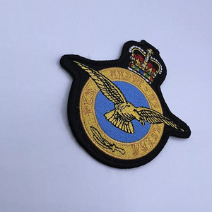 Usine bas quantité minimale de commande sergé tissu adhésif Merrow bordure Service forme personnalisée Logo Machine broderie patchs et badges avec fer à repasser - Product Image 5