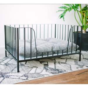 Lit pour animaux de compagnie Planche en bois massif Rails en métal Tapis doux lavable 28x20x15 pouces pour chiens et chats - Product Image 4