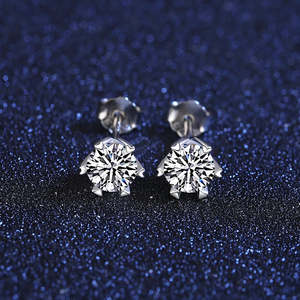 Pendientes de Moissanita con Forma de Corazón de 1 Quilate, Brillantes y Elegantes - Product Image 3