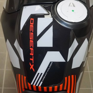 Autocollant de protection de réservoir sur mesure Ducati DesertX 2023-5, autocollants logo, protection de réservoir pour motos - Product Image 1