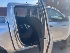 2025 HILUX IX LOW Mileage Sound Engine R18 Tyre Automatic Transmission <b>Panoramic</b> Sunroof LED Headlights Ready to SHIP - Product Image 2