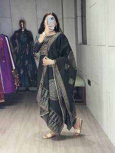 Look Royal Salwar Suit Collection Tissus Georgette Lourds Avec Séquence De Broderie Travail Pour Les Femmes Vêtements De Mariage - Product Image 4