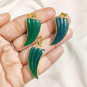 Colgante tallado de cuerno de colmillo de piedras preciosas de ónix verde para mujer, abalorios de cuerno de ónix verde cornalina galvanizada, fabricación de joyas y collares - Product Image 5