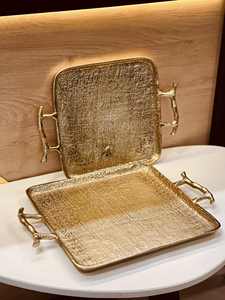 Plateau de service en fonte d'aluminium de qualité supérieure pour un service de table moderne, améliorant la présentation des aliments avec un design métallique solide et décoratif - Product Image 6