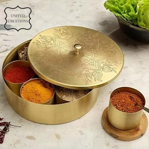 Vendedor caliente de alta calidad hecho a mano de latón Metal Dabba calidad latón condimento caja hierba especias almacenamiento cobre especias Masala caja - Product Image 5