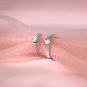 Romántico Silver Power Pareja Bandas Patrón geométrico Ajuste invisible Oro amarillo y blanco con chapado en rodio - Product Image 4