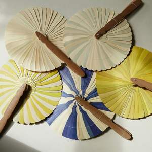 Éventail traditionnel khmer fait à la main en bois de coco et feuilles de palmier - Décoration unique en tissage multicolore pour festivals tropicaux et fêtes en plein air - Product Image 5