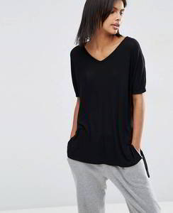 เสื้อยืดผู้หญิงหรูหรา ผ้าฝ้าย 100% ทรงเข้ารูป สวมใส่สบาย ไซส์ใหญ่ ผู้ผลิตเสื้อผ้าแบบ OEM ODM ขั้นต่ำในการสั่งซื้อน้อย - Product Image 1