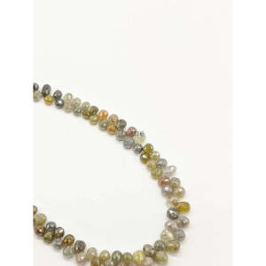 Perles de diamant naturel de 2,5 à 3,8 mm, multicolores, en forme de goutte d'eau, avec clarté VS2, coussinets SI et formes ovales en forme de poire - Product Image 4