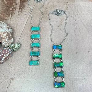 สร้อยคอดอกรักเร่นกยูงสีเงินสเตอร์ลิงทำด้วยมือด้วยการออกแบบลายดอกไม้ที่หรูหราและเครื่องประดับอัญมณีแท้ - Product Image 1