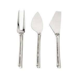 Ensemble d'outils élégants de coupe-fromage à double poignée dans des couverts en acier inoxydable, parfaits pour le mariage et la cuisine à domicile. - Product Image 1