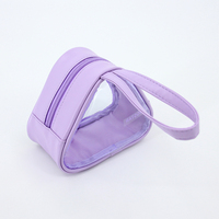 Ventes en gros de trousses de beauté triangulaires transparentes en PVC personnalisées, trousses à fermeture éclair, trousses de toilette, mini trousses