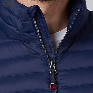 Chaqueta Ultraligera Plegable para Hombre con Cuello Alto, Diseño con Capucha, Bolsillos con Cremallera, Repelente al Agua para Uso en Exteriores en Otoño - Product Image 2