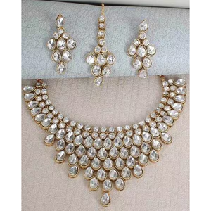 Collier Kundan plaqué or lourd avec strass, perles et diamants pour mariage, fête, cadeau, ensemble de bijoux de mariée raffinés incluant une bague - Product Image 1