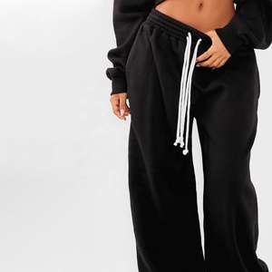 Pequeño patrón sólido pantalones de chándal con doble cordón con capucha recortada de longitud completa dobladillo crudo ropa de calle de invierno conjunto de chándal de talla grande - Product Image 3