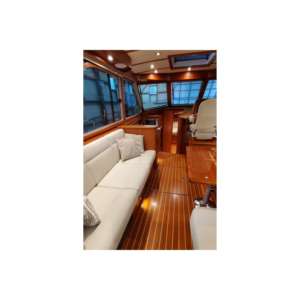 Barco Usado 2021 Sabre 45 Salon Express con Casco de Fibra de Vidrio, Motor a Gasolina, Velocidad de 35.0-40.0 Nudos, Tecnología de Infusión al Vacío - Product Image 6