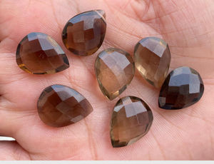 Perles à facettes en forme de poire en quartz fumé naturel Pierre précieuse bleue pour les fabricants de bijoux et les artisans Perles de pierre à facettes en quartz fumé - Product Image 3