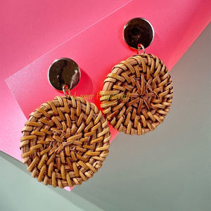 Pendientes colgantes de ratán de forma redonda de alta calidad para mujer, joyería multicolor de diseño de accesorios de Vietnam - Product Image 3
