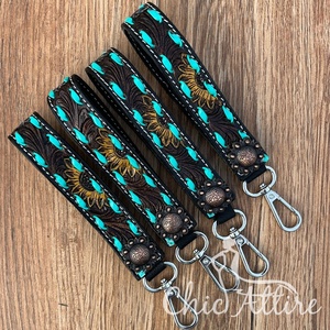 Bracelet en cuir repoussé fait à la main pour porte-clés en cuir de vachette floral occidental pour clés de voiture 100% lanière en cuir véritable de qualité supérieure - Product Image 1