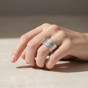 Bague en argent massif gravée de motifs floraux, design inspiré de la nature - Product Image 3