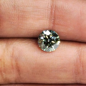 เพชรทรงกลมเจียระไนแบบบริลเลียนท์สีเขียว น้ำหนัก 1.20 กะรัต เพาะเลี้ยงในห้องปฏิบัติการ สำหรับทำแหวนหมั้น ได้รับการรับรองจาก IGI จากผู้ผลิตเพชรแบบหลวม - Product Image 2