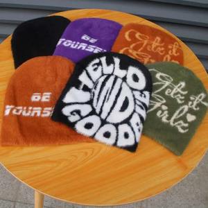 Chapeaux d'hiver de haute qualité Bonnets en tricot avec logo personnalisé et broderie 3D Bonnet en acrylique Jacquard Mohair pour les voyages d'affaires - Product Image 4