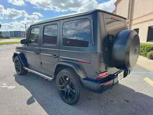 USADO, Clase AMG G 63 4MATIC SUV 2025, R20 Turbo, Asientos de Cuero, Interior Claro, Automático, Cámara Trasera Izquierda - Product Image 2