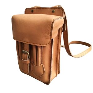 Bolso bandolera de cuero genuino hecho a mano de diseño atemporal duradero, bandolera Premium perfecta para mujeres informales todos los días de Indonesia - Product Image 2