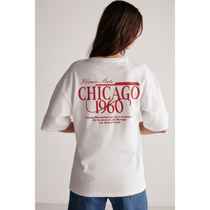 GRIMELANGE Janna Camiseta de cuello redondo con estampado urbano de gran tamaño para mujer / Estampado en la parte delantera y trasera - Product Image 4