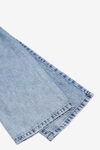 กางเกงยีนส์ทรงหลวมสำหรับผู้ชายแบบสั่งทำกางเกงยีนส์ทรงหลวมมีหกกระเป๋าทรงตรงด้านล่างดีไซน์สตรีทแวร์และการผลิตผ้าเดนิมระดับพรีเมียม - Product Image 3