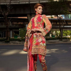 ชุดเย็บปักถักร้อยลายดอกคาร์ไมน์แบบเยอรมัน 3 ชิ้น แบบยังไม่ได้เย็บติดกัน - Product Image 1