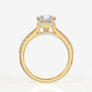 แหวนมอสซาไนต์ทรงเรเดียนท์คัท ประดับด้วยวงแหวนซ่อนรอบเพชร ทอง 14k ให้ประกายเปล่งประกาย - Product Image 5