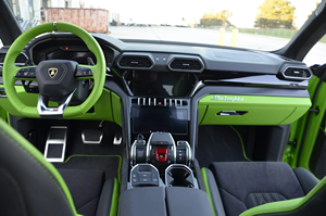 Mejor Precio 2023 para Urus S con Interior Oscuro, Asientos de Cuero Turbo, Volante a la Izquierda - Product Image 5