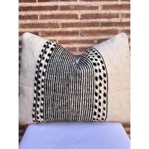 Funda de Almohada Marroquí Hecha a Mano, Funda de Cojín Tradicional Bereber, Cojín Decorativo Boho para Sofá, Almohada Decorativa de Algodón para el Hogar - Product Image 1