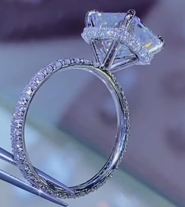 Anillo de compromiso de plata de ley moissanita, anillo de ajuste pavimentado para mujer, regalo de boda para ella, regalo de corte radiante de Halo para ella - Product Image 3