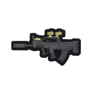 Parches de ropa de PVC 3D en relieve con logotipo personalizado de alta calidad, goma de silicona duradera con formas de corazón y flores, etiquetas blandas OEM - Product Image 3