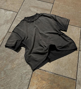 เสื้อยืดผู้ชายผ้าฝ้าย 100% ทรงปกติ สไตล์ลำลอง ลวดลายตัวอักษร ย้อมสีแบบสเปรย์ ฉีกขาด สไตล์ฮิปฮอป น้ำหนัก 280 กรัม ล้างสีแบบ Acid Wash - Product Image 1