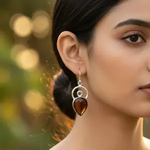 ต่างหูเงินแท้ 925 รูปทรงหยดน้ำ ประดับพลอยโกเมน ชุบทอง สำหรับผู้หญิง เหมาะสำหรับงานแต่งงาน ประดับมุก เพชร และมอยส์ซาไนต์ - Product Image 1