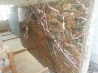 Marbre vert Rainforest en finition polie, dalles et carreaux durables pour la construction de villas modernes, comptoirs et applications de pierres tombales