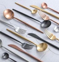 Collection élégante de couverts en métal durables pour 2 personnes, idéale pour des tables chics, des dîners et des créations culinaires originales