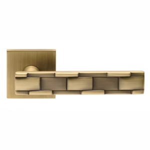 Tirador de puerta de diseño con detalles elegantes, perfecto para la oficina del dormitorio de la puerta principal y los elegantes interiores de casas modernas de la India - Product Image 3