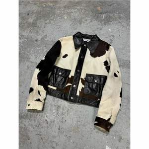 Veste en cuir de vache véritable pour homme, style motard, imprimé vache noir et blanc |   Direct d'usine |   Approvisionnement en vrac |   OEM et ODM disponibles - Product Image 5