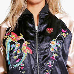 Chaqueta Bomber de Mezclilla para Mujer, Estilo Urbano, Acolchada, Brillante, Bordada, con Botones, Cálida para Otoño e Invierno, Estampado Completo, Venta al Por Mayor - Product Image 3