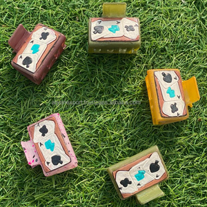 Nouvel arrivage Mini pinces à cheveux occidentales élégantes faites à la main en cuir gravé Mini pinces à cheveux en cuir Accessoires de cheveux pour femmes - Product Image 3