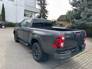 HI LUX XTRA CAB INVINCIBLE 2024 d'occasion, conduite à gauche, SUV, sièges en tissu, 7 places, transmission automatique, en bon état - Product Image 4