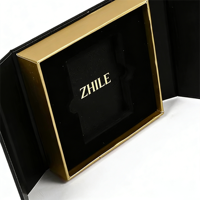 Boîte en carton à rabat magnétique personnalisée de qualité supérieure pour les cadeaux de parfum et de bougies, logo imprimé avec un vernis UV localisé, emballage pour chaussettes