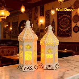 Farol de Vela de Metal Plateado Estilo Marroquí con Patrón Intrincado, Brillo Cálido, Construcción Duradera para Decoración Festiva del Hogar - Product Image 5