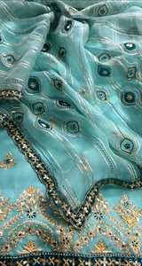 Costumes indiens de créateur modernes non cousus brodés à la main pour femmes pour les fêtes de style traditionnel - Product Image 2